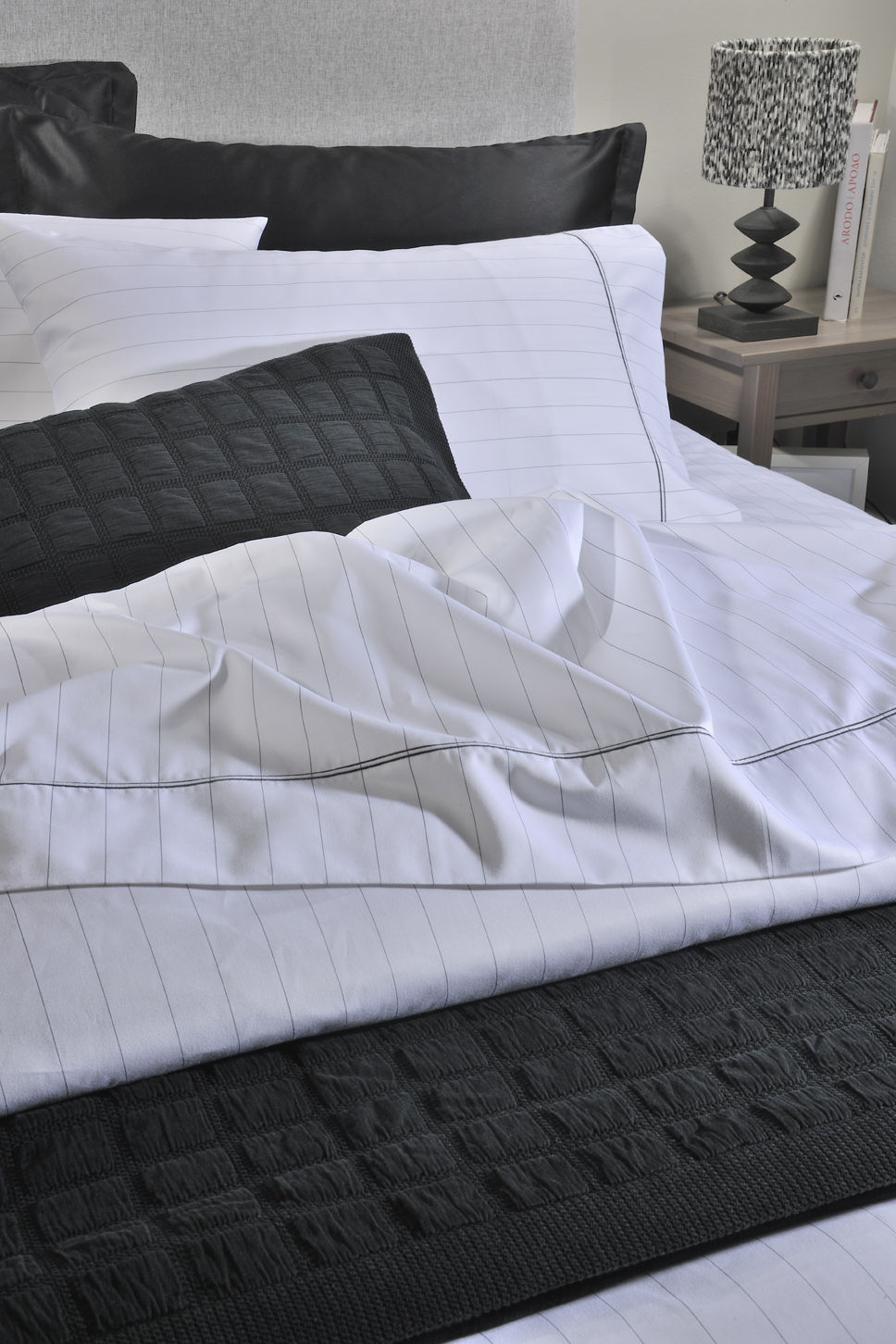 Queen Duvet Cover 600TC Stripe Black image