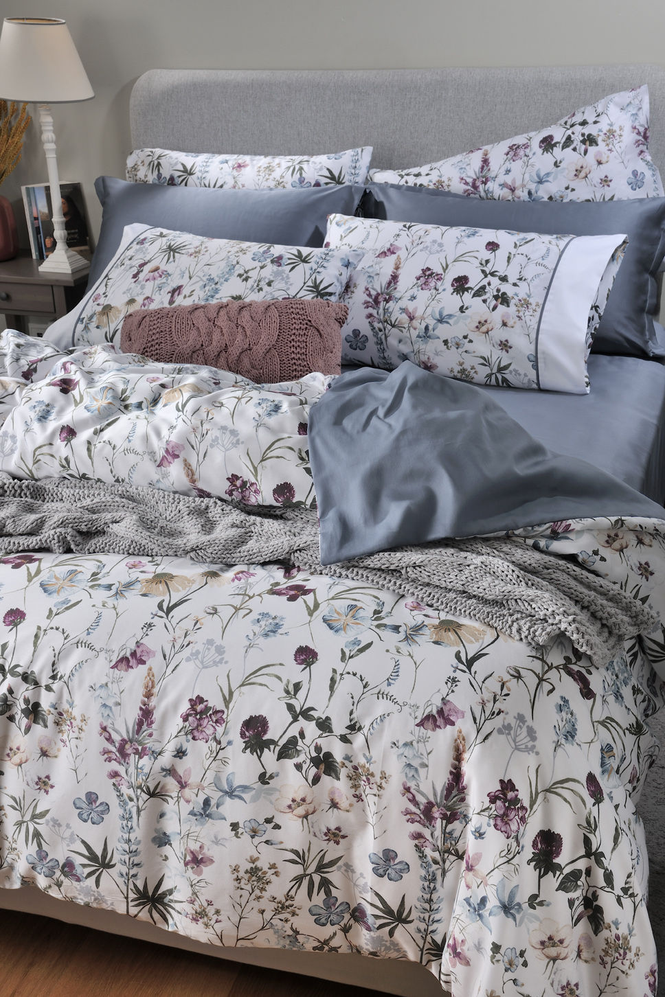 Queen Bedspread 787 image