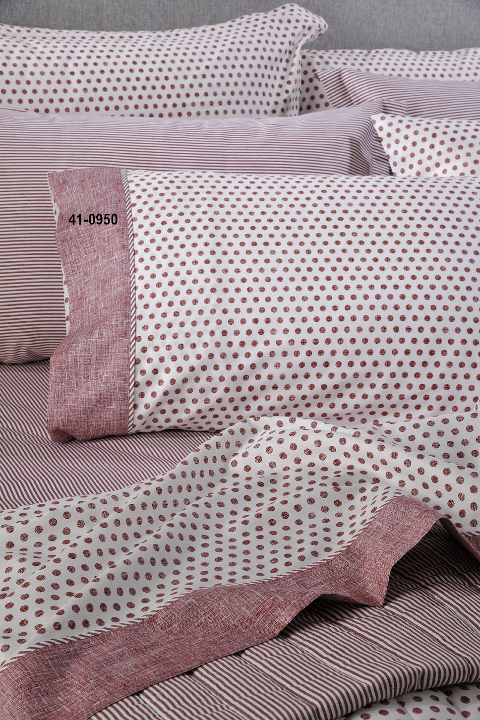 Pair Pillowcases 794 Dot Burgundy image