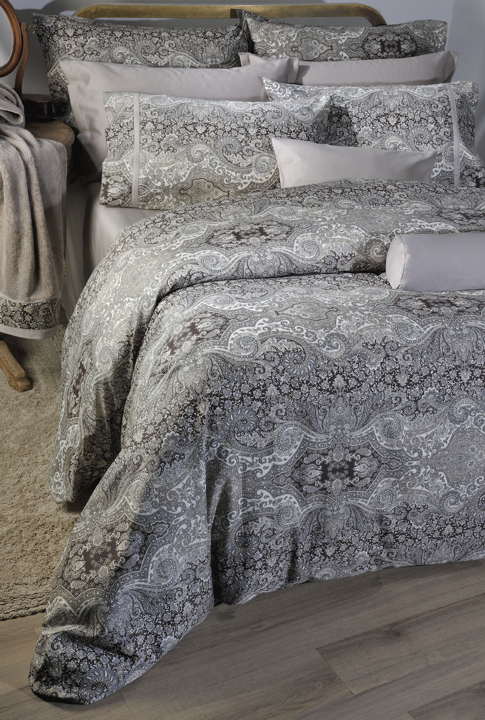 Queen Duvet 834 Bombay Brown image