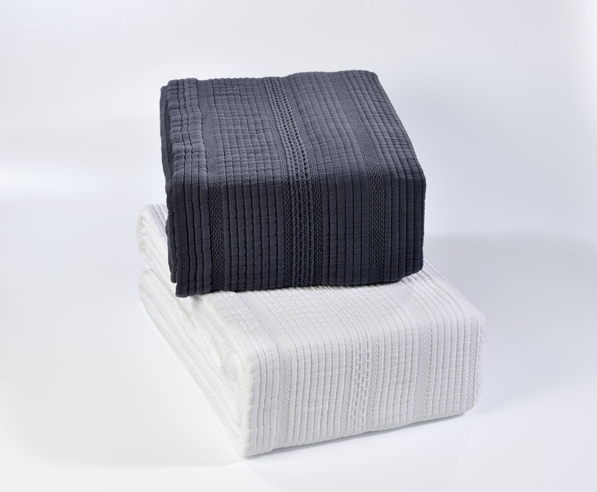 Queen Blanket 1786 White image