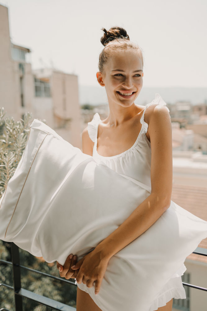 Pyjamas Set White Frill Large image