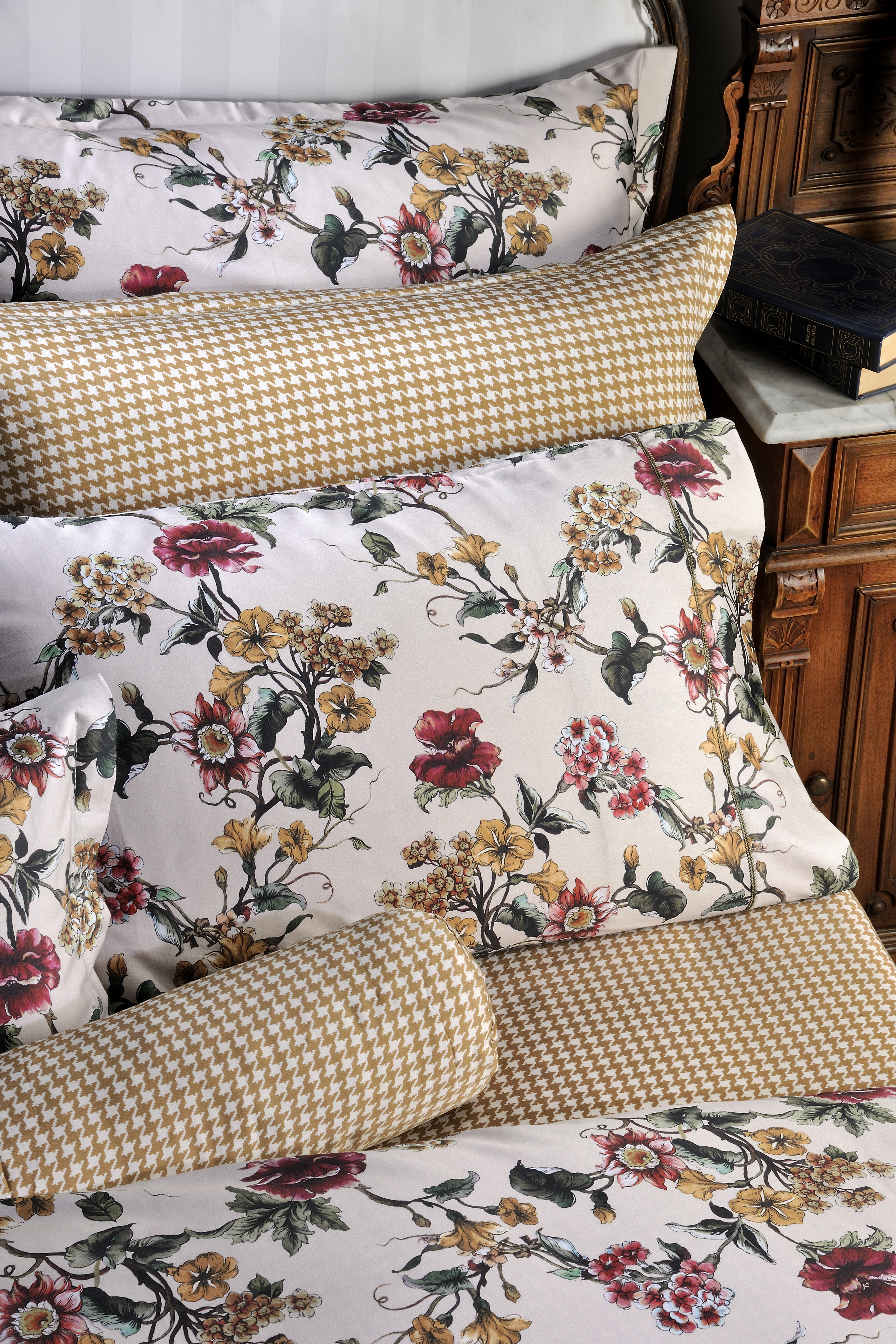 Queen Sheets Set 868 Beige Flower image