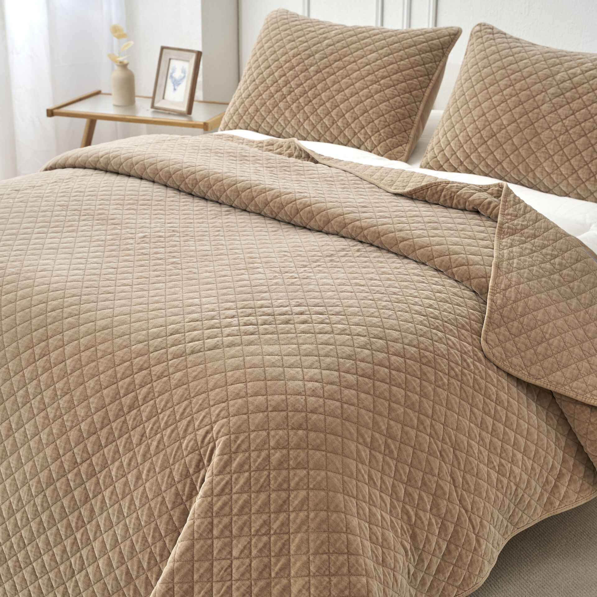 Κουβρ-λι Velvet Beige 260Χ280 + 2 Μαξ/κες 50Χ70 image