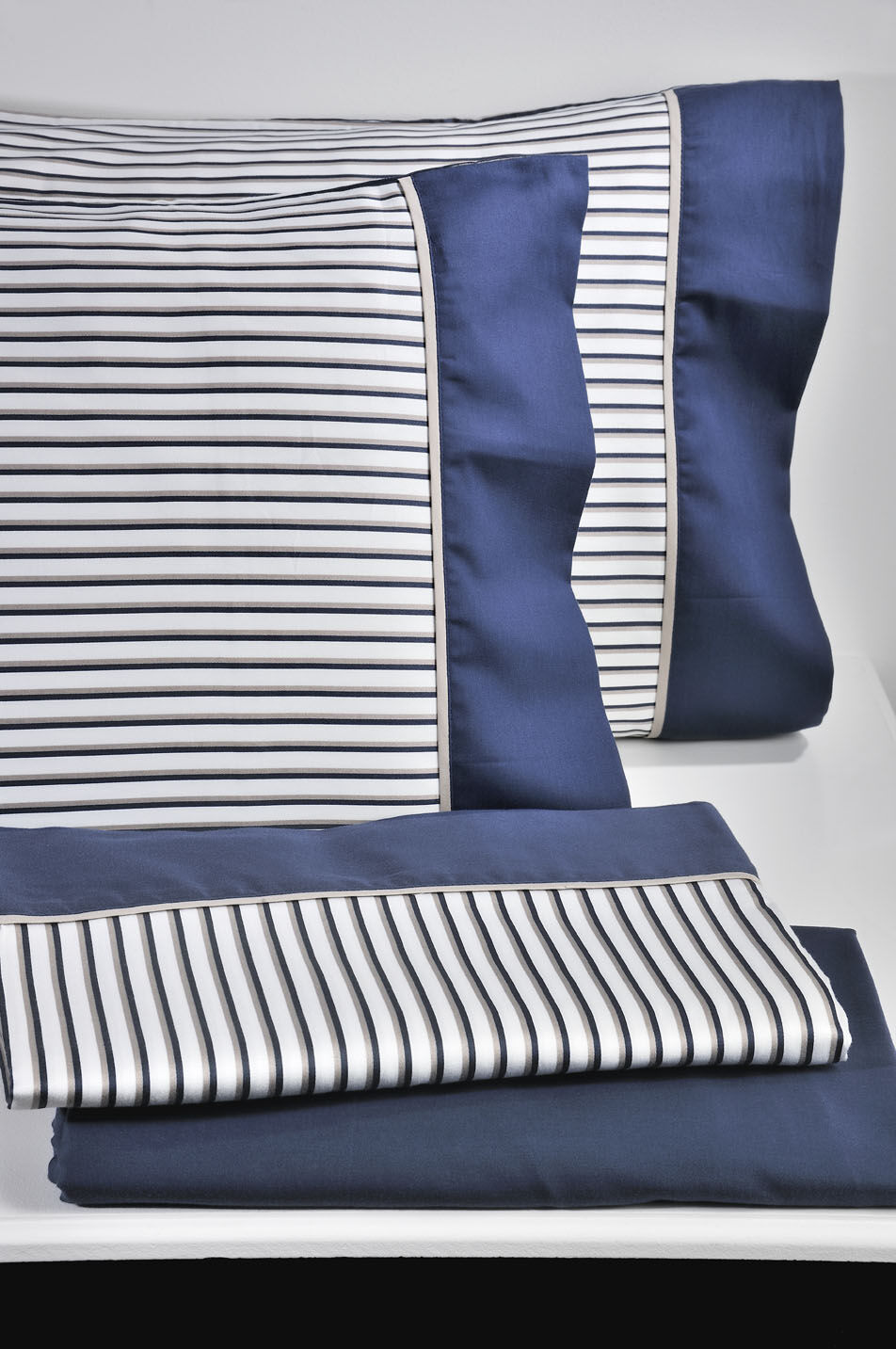 Queen Sheets Set 838 Oscar/Navy Blue image