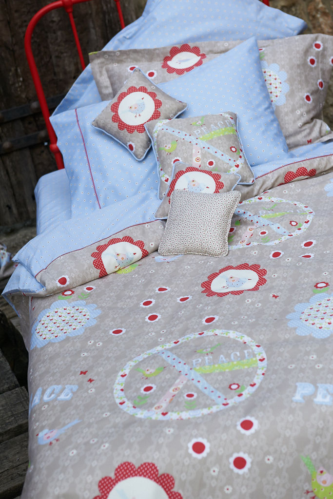 Single Bedspread 111 Peace Girls image