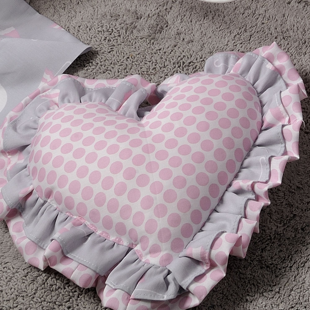 Heart Shaped Pillow 690 image